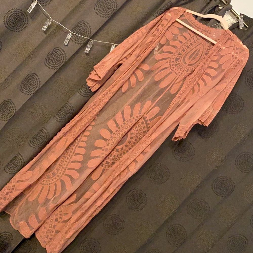 Lace Kimono in millenial pink